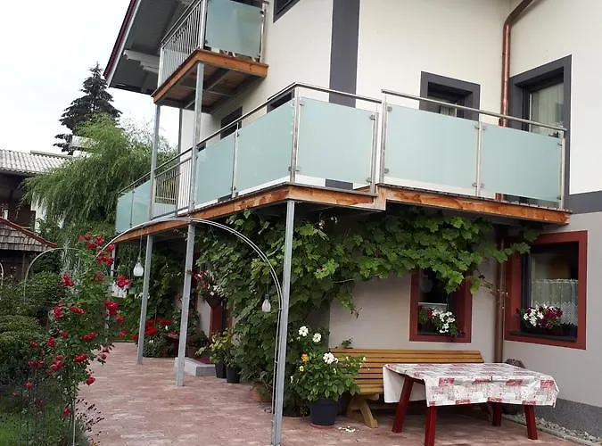 Haus Lercher アパート